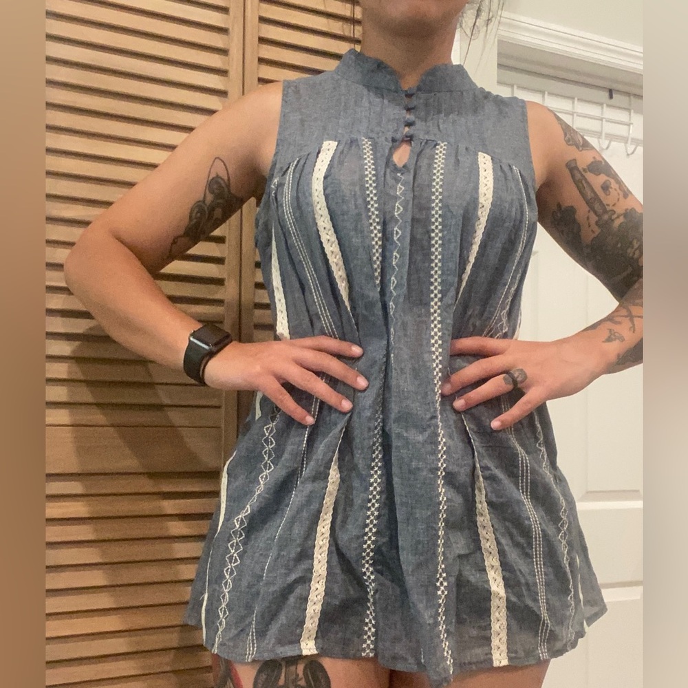 🐰🎀NWT Flowy linen sleeveless w/ lace bow details